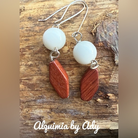 Elegant Silver and Brown Dangle Earrings white jade - Picture 1 of 1